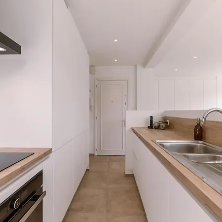 Huswell - Bright Modern Close To The Casino Apartment